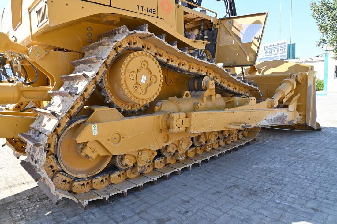 Caterpillar D8T Dozer 2021 LGP undercarriage view  - Al Marwan Heavy Machinery