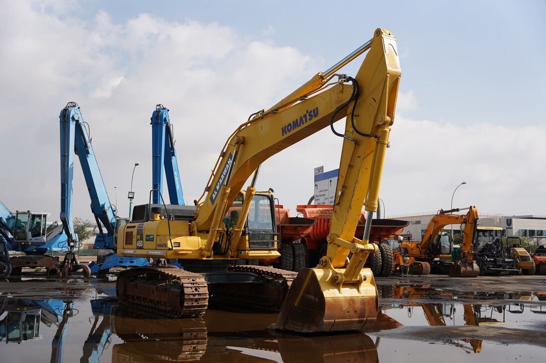 Komatsu PC450-8 Track Excavator 2016 front-left-view - Al Marwan Heavy Machinery