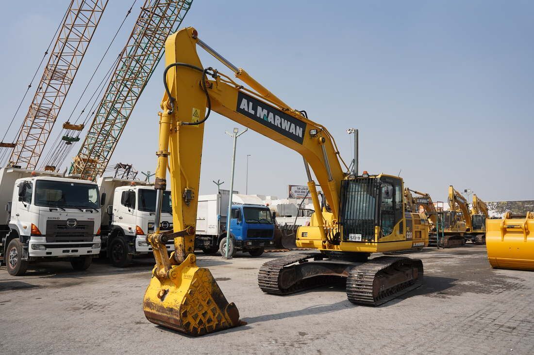 2015 Komatsu PC220-8M0 Track Excavator Front left view |Al Marwan