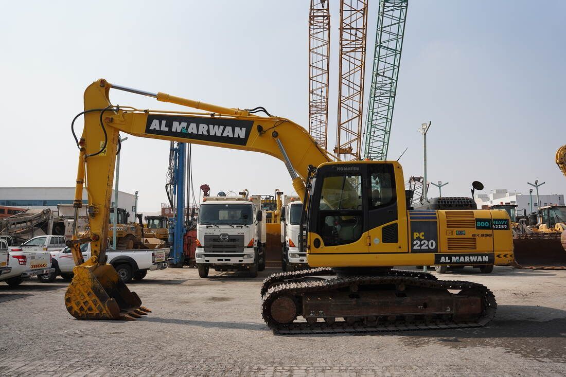 2015 Komatsu PC220-8M0 Track Excavator left view |Al Marwan