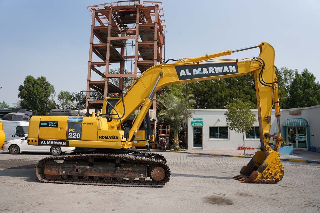 2015 Komatsu PC220-8M0 Track Excavator Right sideview |Al Marwan