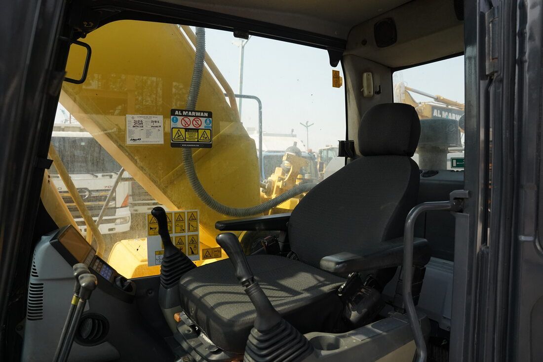 2015 Komatsu PC220-8M0 Track Excavator cabin view |Al Marwan