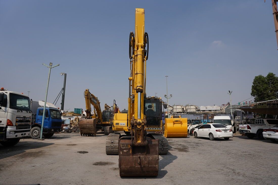 2015 Komatsu PC220-8M0 Track Excavator Front view |Al Marwan