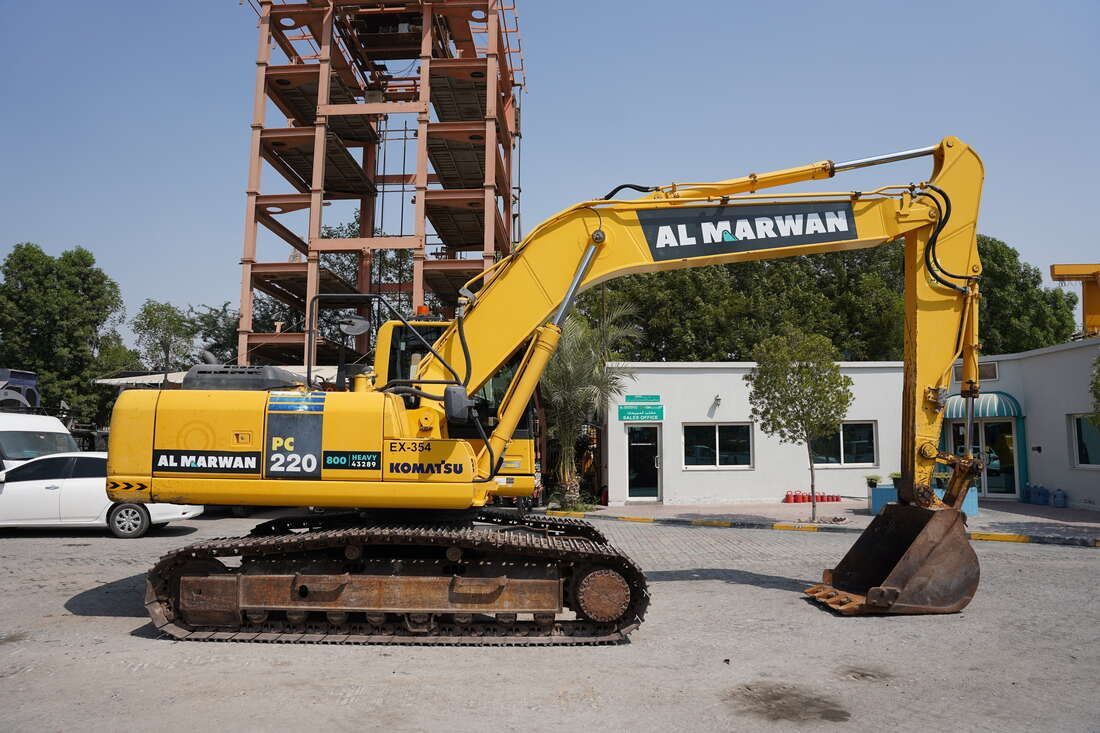 2015 Komatsu PC220-8M0 Track Excavator Right sideview |Al Marwan