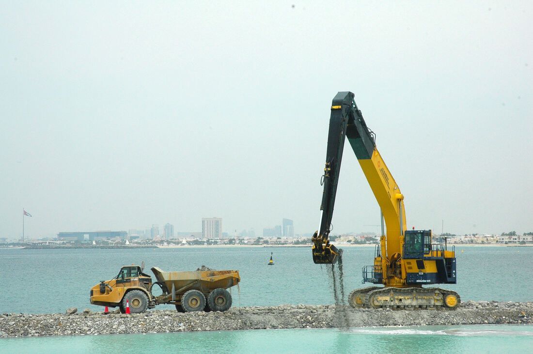 Rent Large 160-Ton Long Reach Track Excavators | Al Marwan