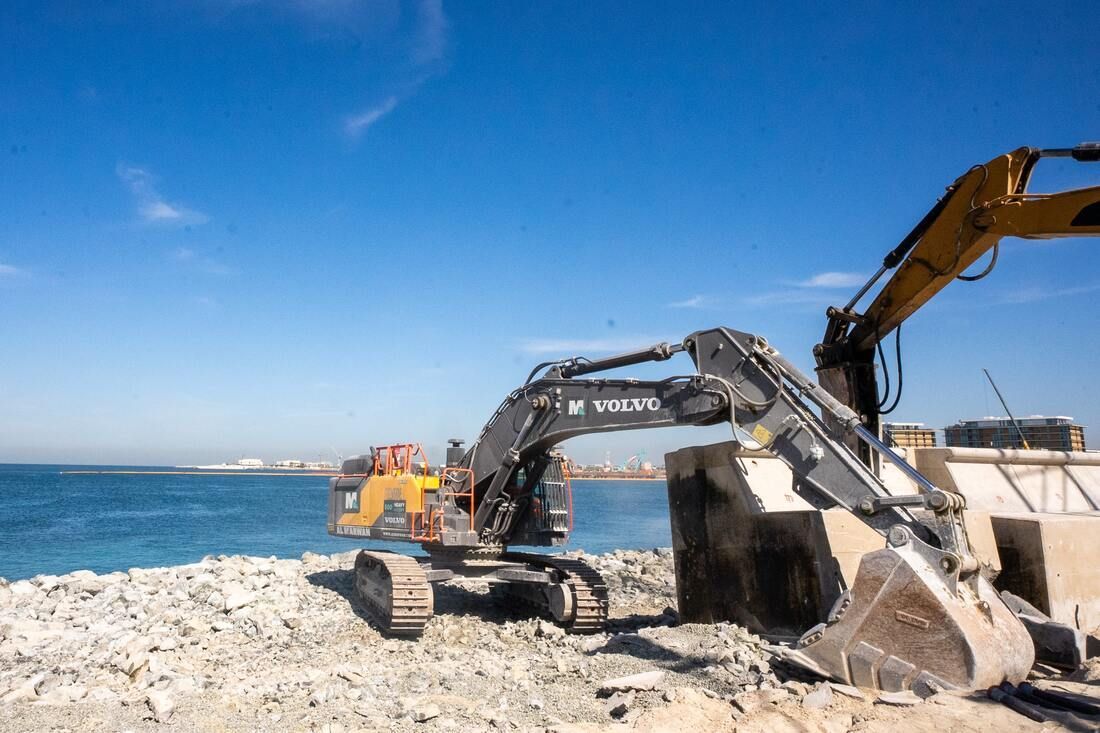 Rent 55 ton Large Excavators, Application image-2 | Al Marwan