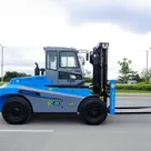 socma HNF-135 diesel forklift right side image