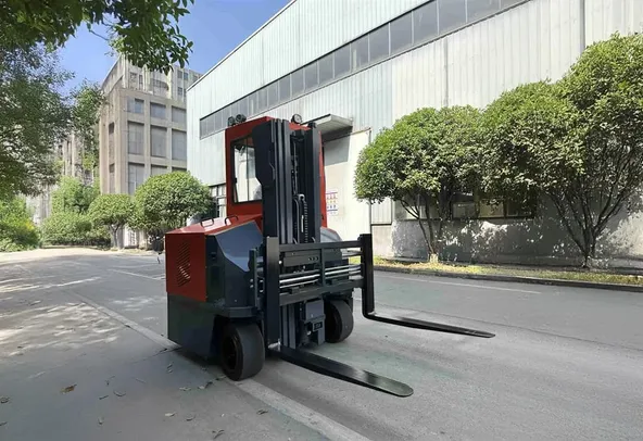 2025 Socma MQ2530 All-Directional Electric Forklift Front Right View