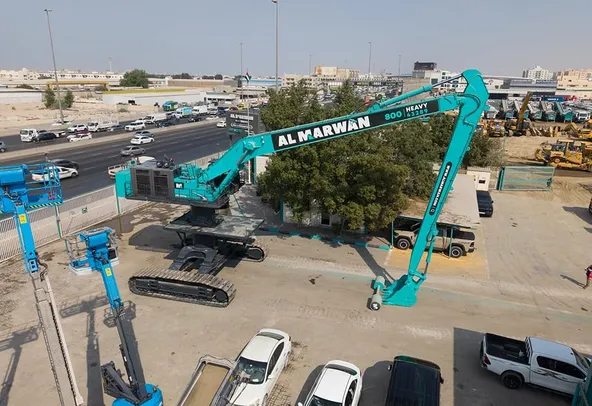Large Excavators, 80 ton, High Bed, 22 meters Boom Right Side View