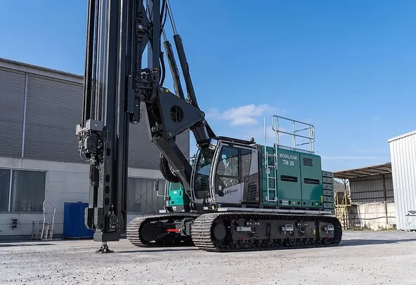 ABI TM26 Piling Rig with Vibro Hammer Attachment Side View