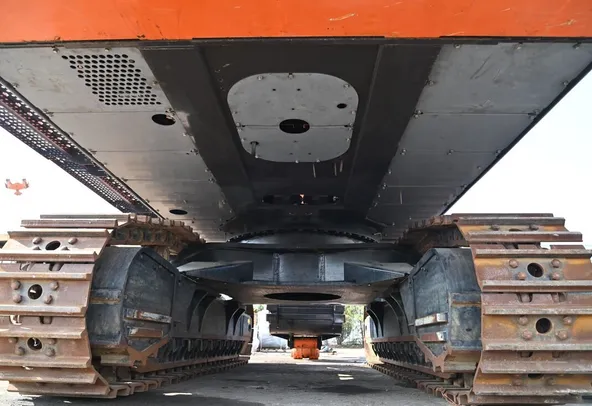 2017 Hitachi ZX870 Crawler Excavator - undercarriage - Al Marwan Machinery