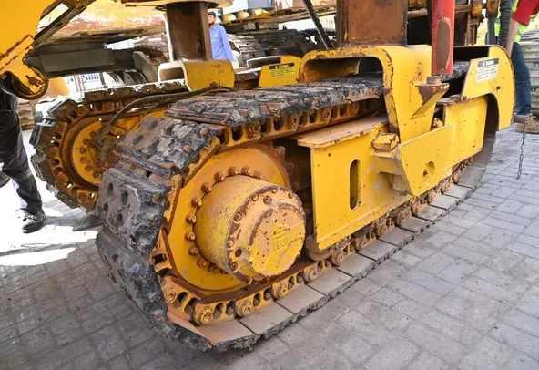 2001 CMI (Terex) PR800-7 Cold Miller undercarriage view - Al Marwan Heavy Machinery