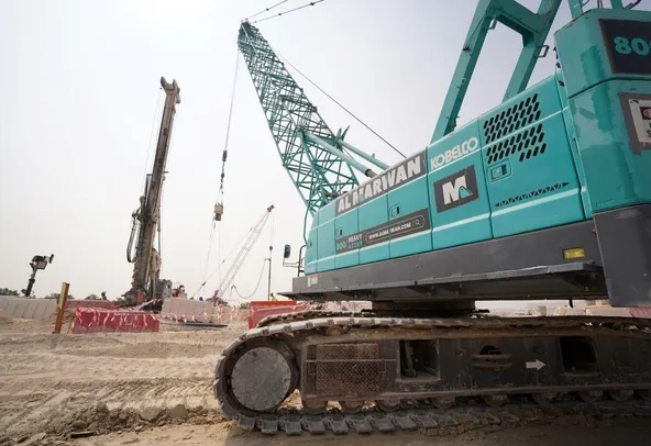 100 ton crawler crane for rent-on action image