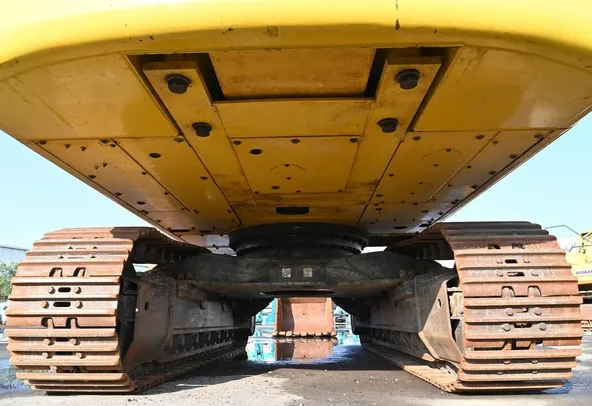 2016 Komatsu PC450-10 Track Excavator undercarriage-view - Al Marwan
