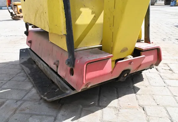 2001 Dynapac LG550 Plate Compactor bottom view - Al Marwan Machinery