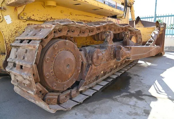 2004 Komatsu D275A-2 Bulldozer undercarriage view | Al Marwan