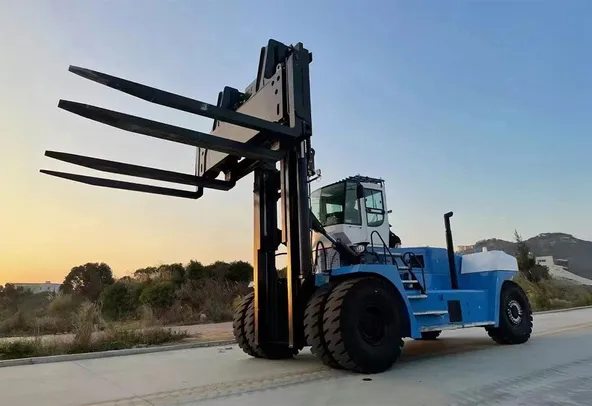 Socma HNF-500 Forklift Front Left View