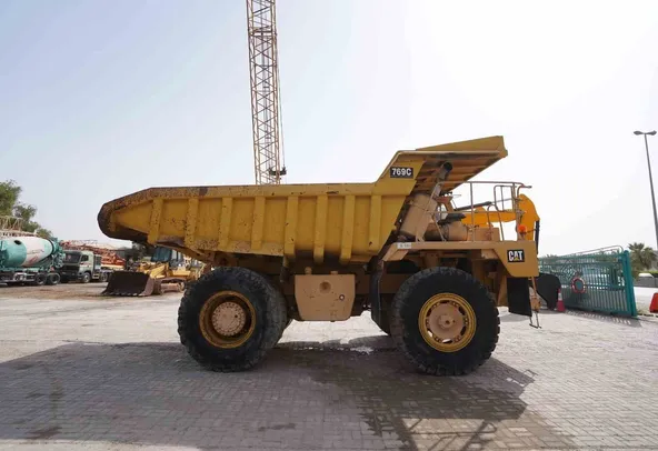 1980 Cat 769C Rigid Dump Truck Right View - RD-0184