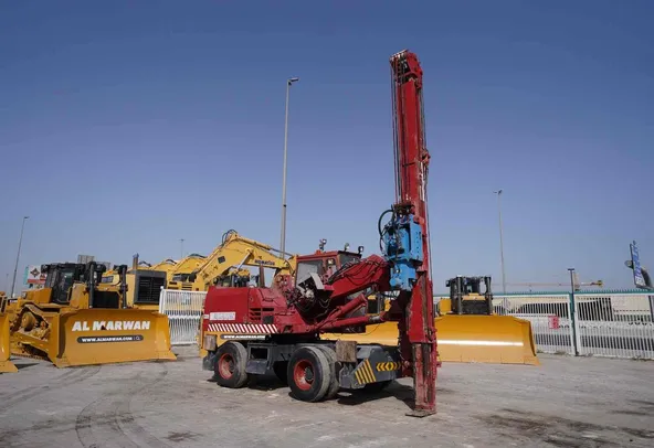 1980 Liebherr A911C Excavator with ABI Piling Rig Front Right View - PD-0003