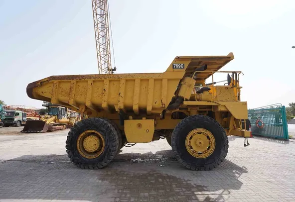 1982 Cat 769C Rigid Dump Truck Right View - RD-0152