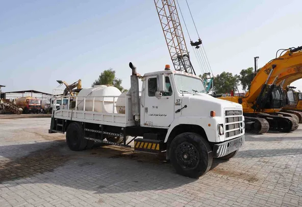1984 International Harvester 2375 Service Truck Front Right View - TK-0166