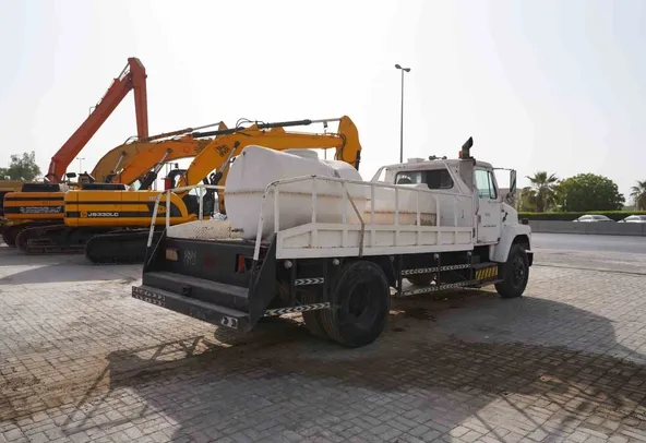 1984 International Harvester 2375 Service Truck Rear Right View - TK-0166