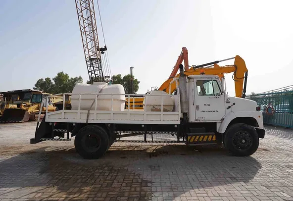 1984 International Harvester 2375 Service Truck Right View - TK-0166