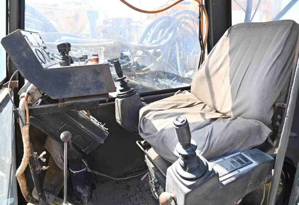 1989 Sennebogen Zeppelin ZR26 with ABI Vibro Hammer Cabin View - PD-0009