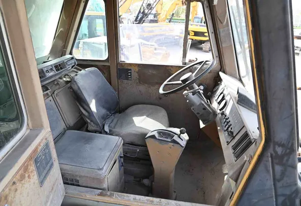 1995 Cat 769C Rigid Dump Truck Cabin View - RD-0187