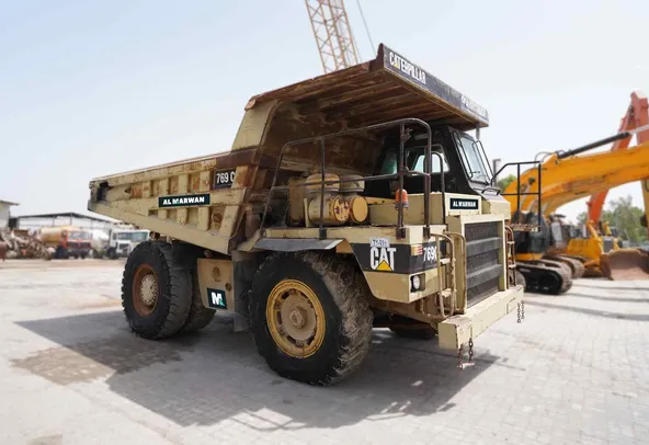 1995 Cat 769C Rigid Dump Truck Front Right View - RD-0186