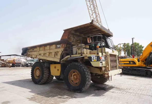 1995 Cat 769C Rigid Dump Truck Front Right View - RD-0187