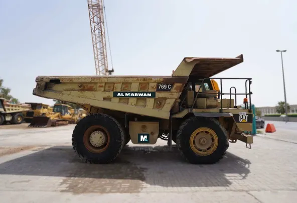 1995 Cat 769C Rigid Dump Truck Right View - RD-0186