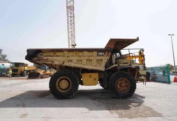 1995 Cat 769C Rigid Dump Truck Right View - RD-0187