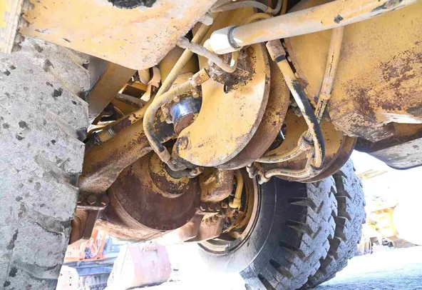 1999 Cat 769D Rigid Dump Truck Undercarriage View - RD-0183
