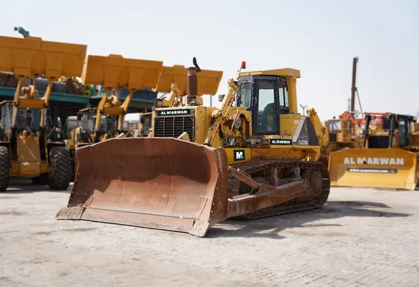 Komatsu Bulldozer D275A-2 - 2004 - front left view| Al Marwan Machinery