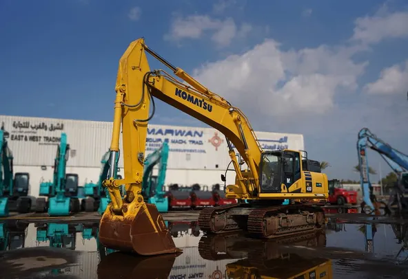 Rent Large 45-Ton Track Excavators | Al Marwan