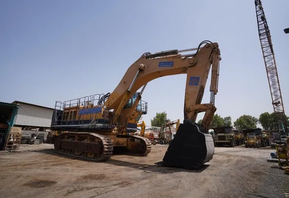 2000 Komatsu PC1600 AP-1 Large Excavator Front Right View