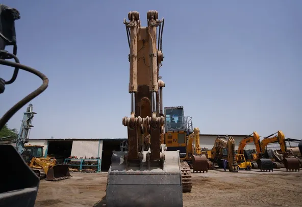 2000 Komatsu PC1600 AP-1 Large Excavator Front View