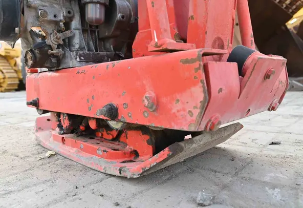 2001 Dynapac LG140 Plate Compactor Base View - CP-0023