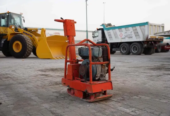 2001 Dynapac LG140 Plate Compactor Front Right View - CP-0023