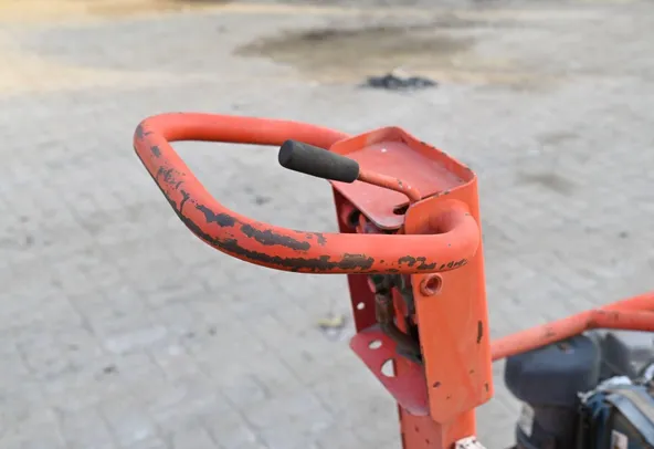 2001 Dynapac LG140 Plate Compactor Handle View - CP-0023