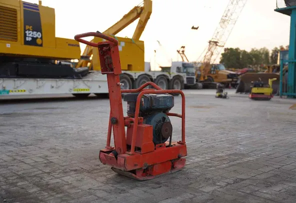 2001 Dynapac LG140 Plate Compactor Rear Right View - CP-0023