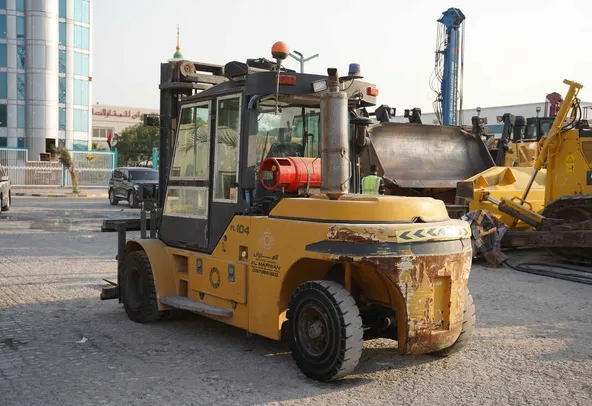 2003 DanTruck 9000 Forklift- rear left view