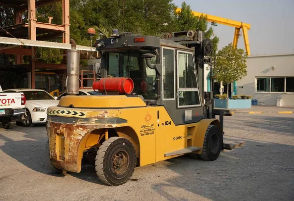 2003 DanTruck 9000 Forklift- rear right view