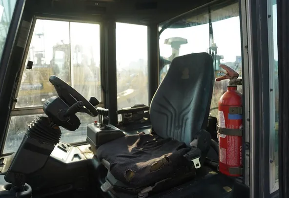 2003 DanTruck 9000 Forklift- cabin view