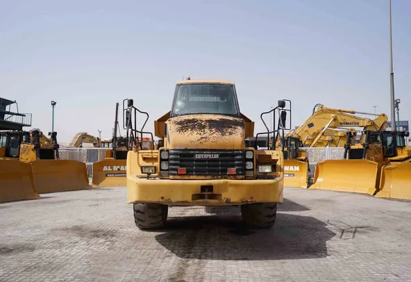 2004 Cat 735 Articulated Dump Truck Front View