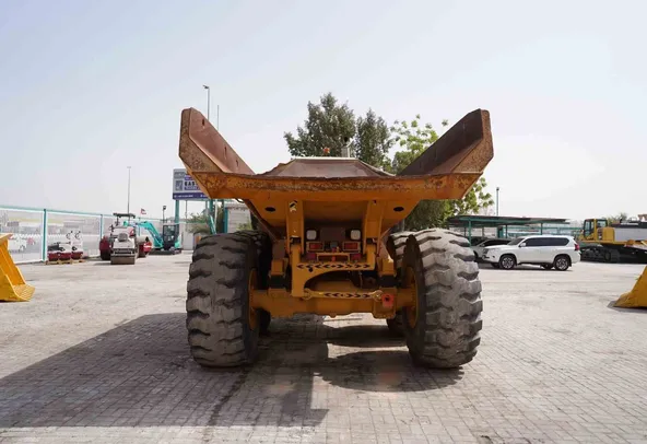 2004 Cat 735 Articulated Dump Truck Rear View