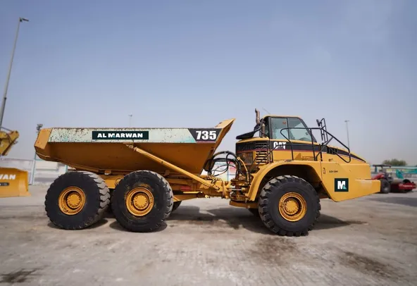 2004 Caterpillar 735 Articulated Dump Truck Right View