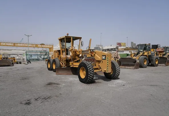 2004 Caterpillar 160H Motor Grader Front Right View