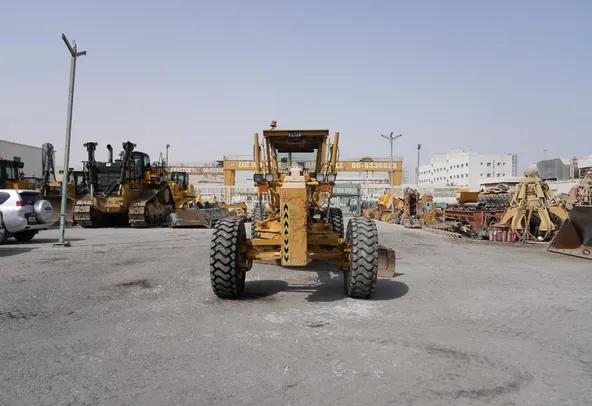 2004 Caterpillar 160H Motor Grader Front View